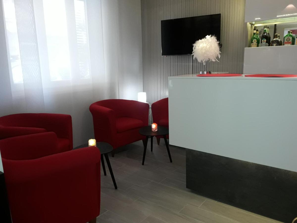 Hotel Condor-New 2024-Con Piscina リッチョーネ エクステリア 写真