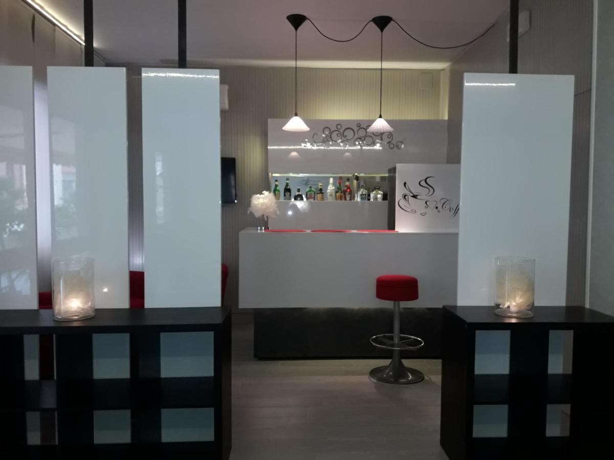 Hotel Condor-New 2024-Con Piscina リッチョーネ エクステリア 写真
