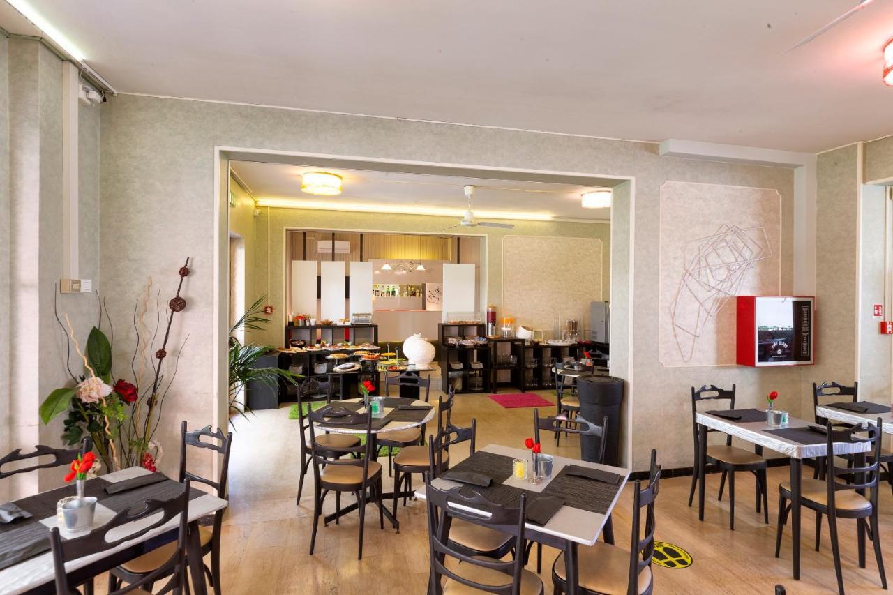 Hotel Condor-New 2024-Con Piscina リッチョーネ エクステリア 写真