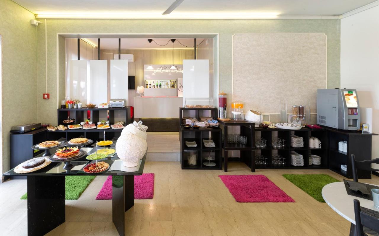 Hotel Condor-New 2024-Con Piscina リッチョーネ エクステリア 写真