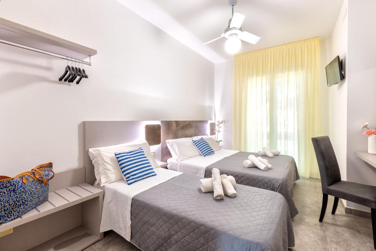 Hotel Condor-New 2024-Con Piscina リッチョーネ エクステリア 写真