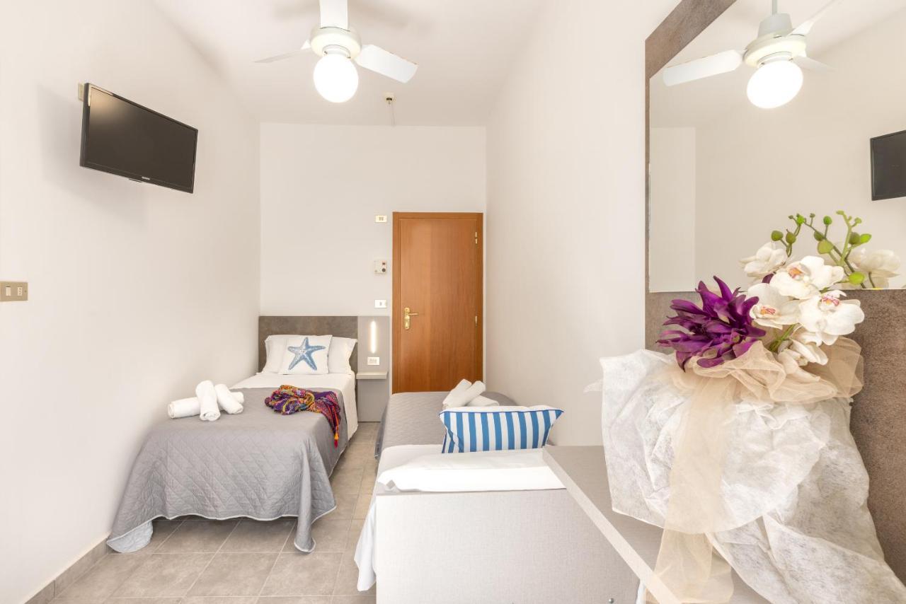 Hotel Condor-New 2024-Con Piscina リッチョーネ エクステリア 写真