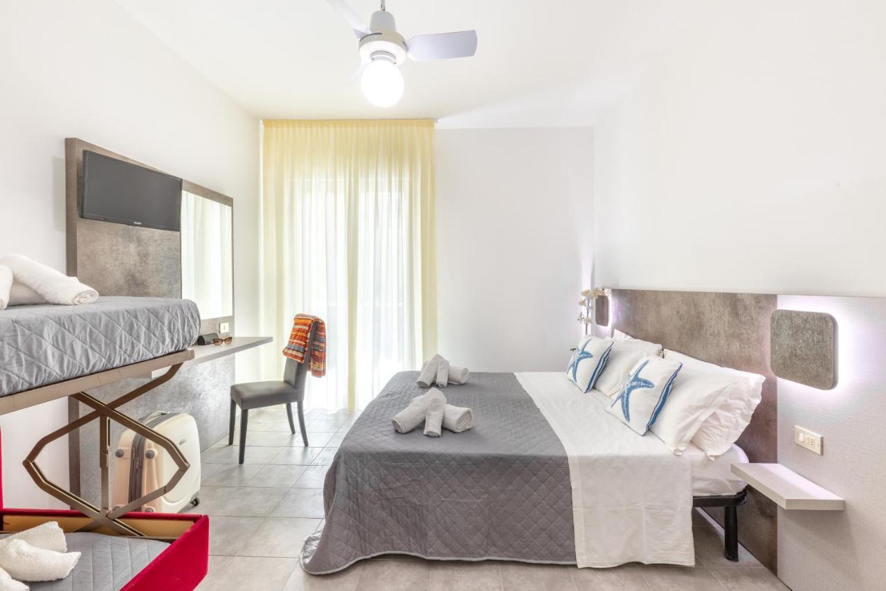 Hotel Condor-New 2024-Con Piscina リッチョーネ エクステリア 写真