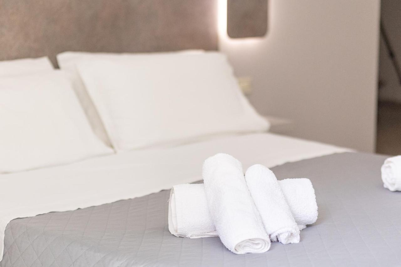 Hotel Condor-New 2024-Con Piscina リッチョーネ エクステリア 写真