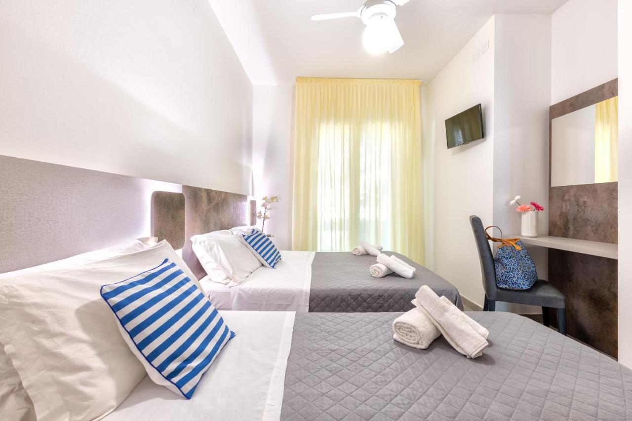 Hotel Condor-New 2024-Con Piscina リッチョーネ エクステリア 写真